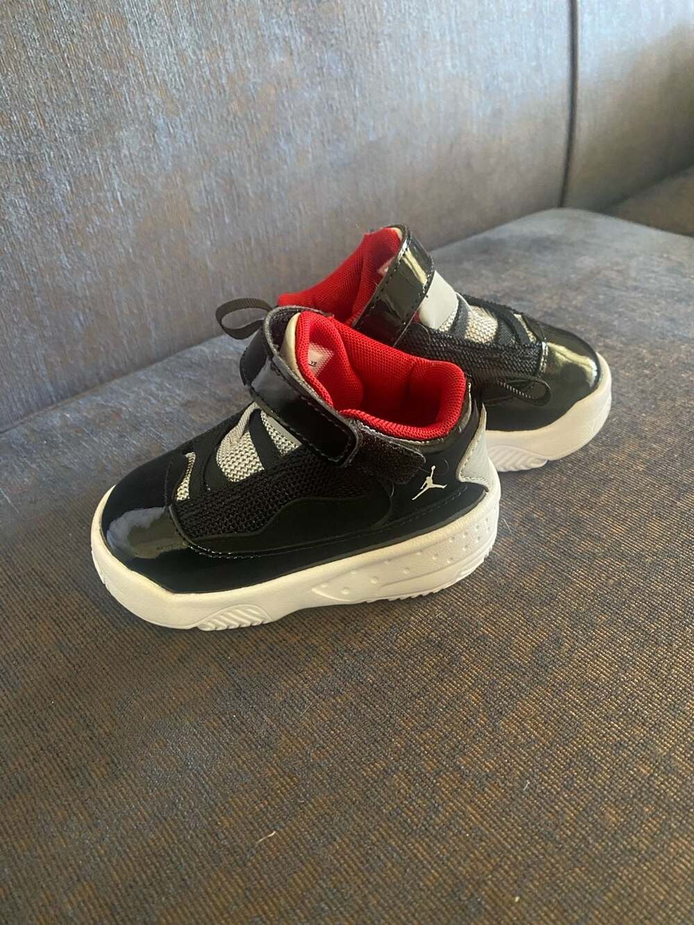 Jordan Max Aura 2 Toddler Black/University Red CN8096-006